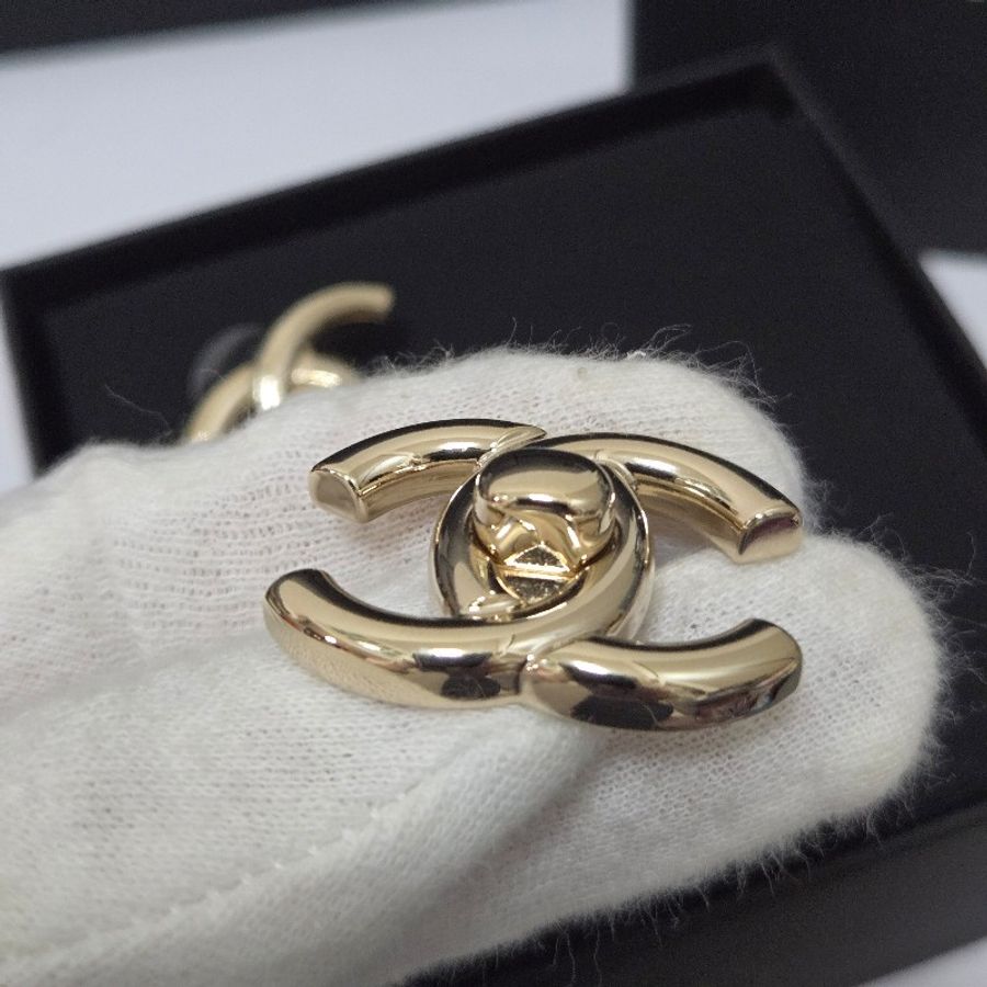 香奈兒 Chanel 書包釦金色雙C logo 耳環-13