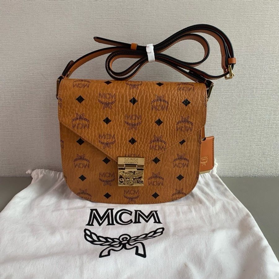 MCM 焦糖色全皮印花馬鞍包 郵差包-1