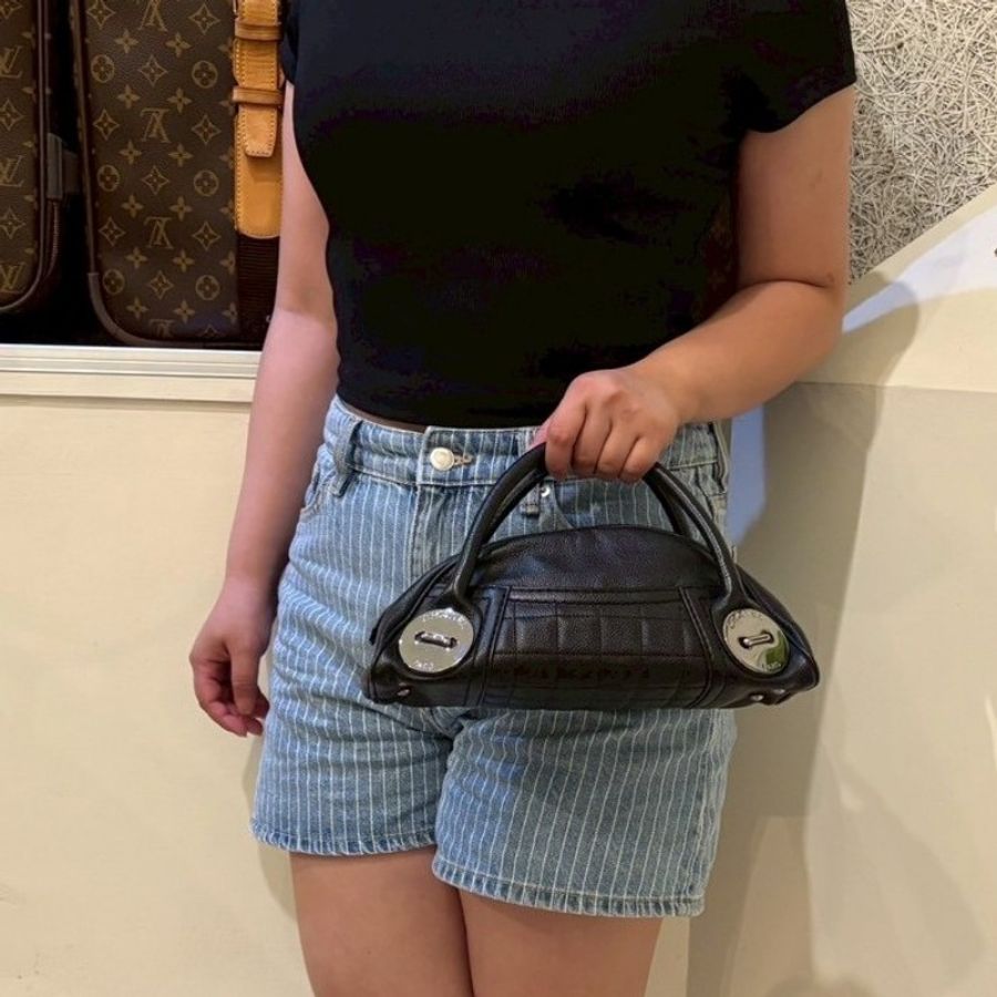 Chanel 黑色荔枝皮半圓小手提包-4