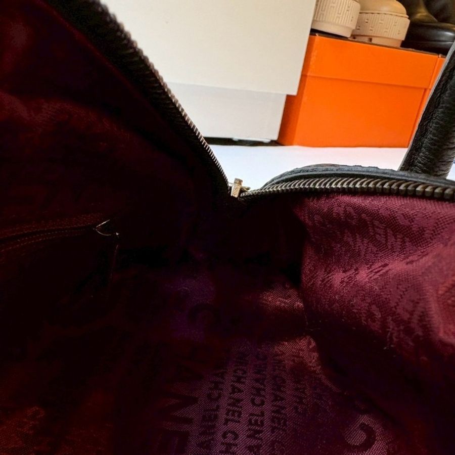 Chanel 黑色荔枝皮半圓小手提包-18