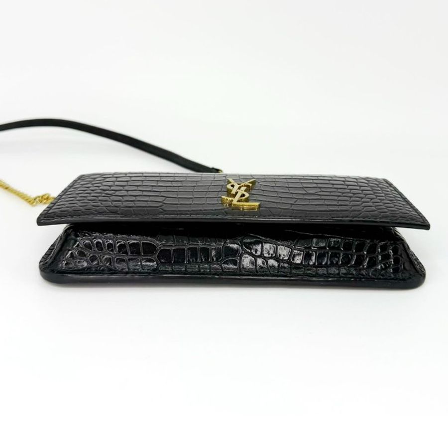 SAINT LAURENT聖羅蘭 YSL CASSANDRE MONOGRAM 金標Logo亮面鱷魚紋壓花 小牛皮 斜背包手機包 女款 黑色-6