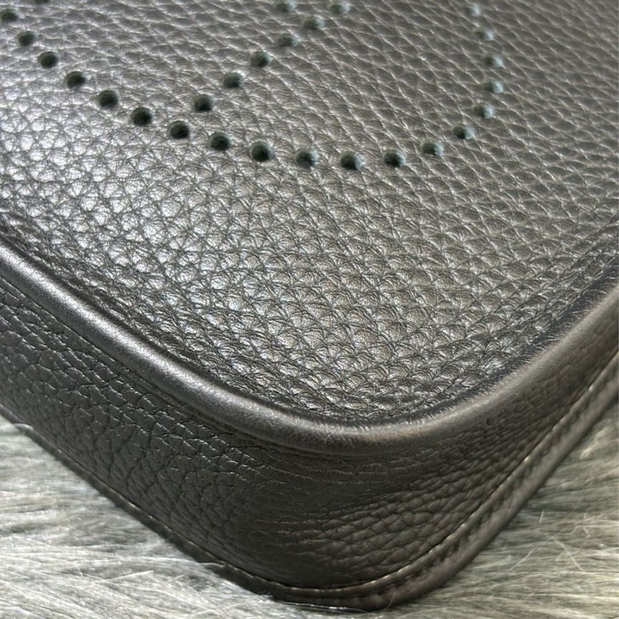 HERMES TC MINI EVELYNE 黑色荔枝皮 金釦 洞洞包 肩背包 斜背包 2用包-8