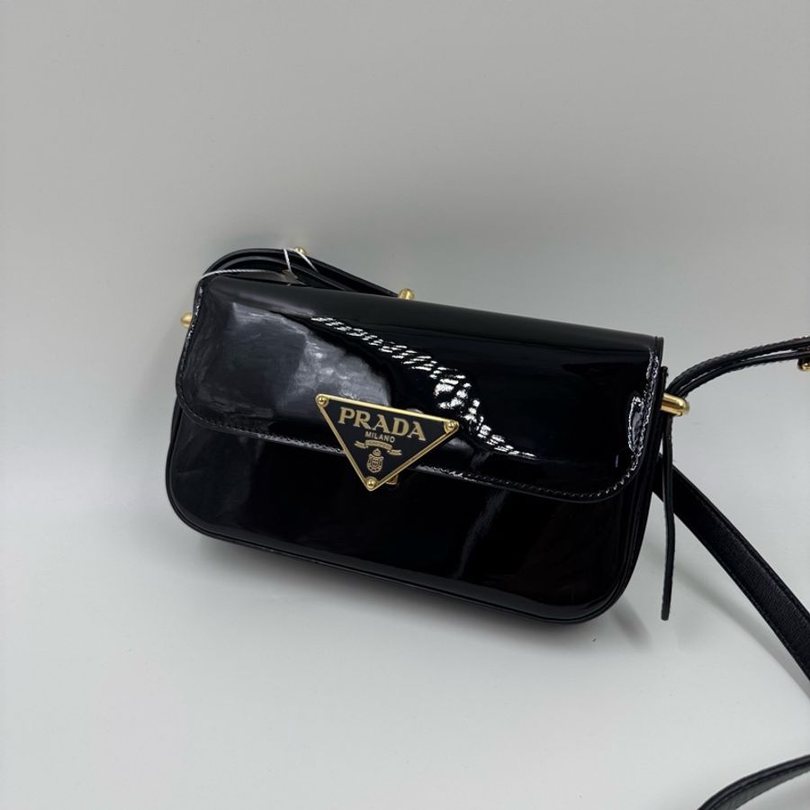 Prada / 普拉達 漆皮 單肩斜挎包 黑金-2