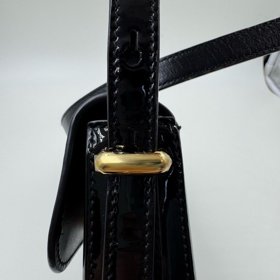 Prada / 普拉達 漆皮 單肩斜挎包 黑金-17