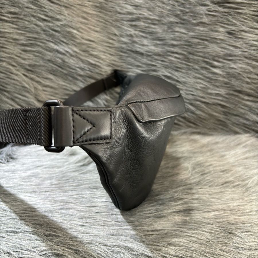 LV M46036 DISCOVERY 黑色牛皮 原花字紋老花 腰包 斜背包 肩背包 胸口包 霹靂包-1