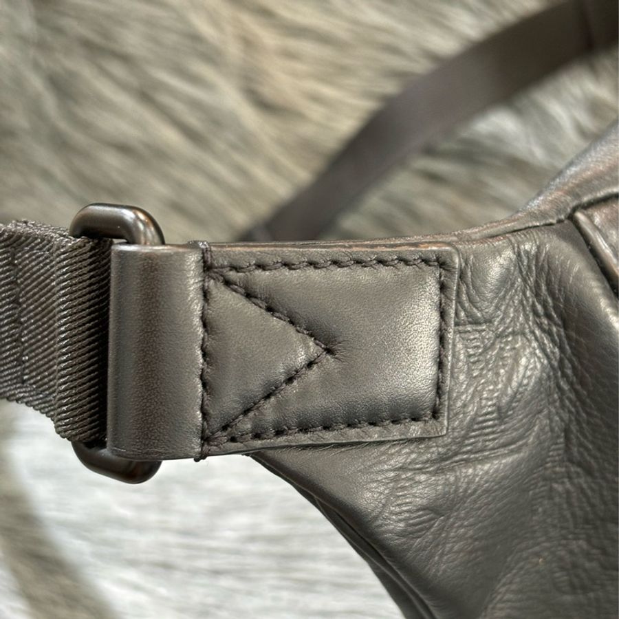 LV M46036 DISCOVERY 黑色牛皮 原花字紋老花 腰包 斜背包 肩背包 胸口包 霹靂包-2