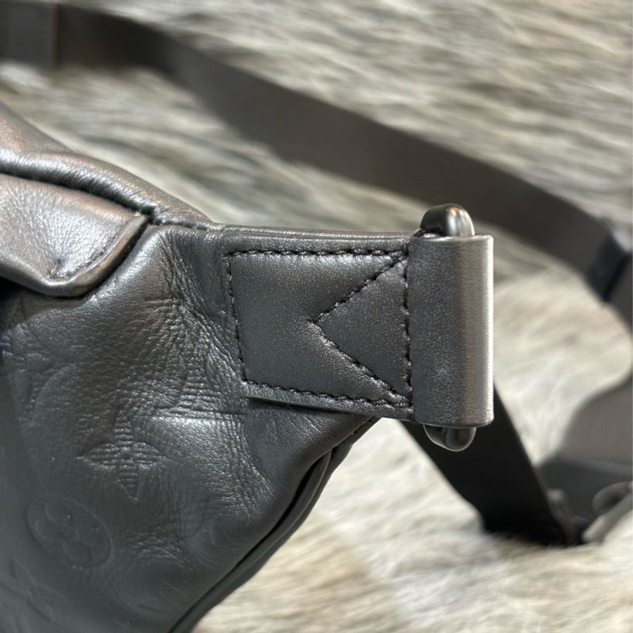 LV M46036 DISCOVERY 黑色牛皮 原花字紋老花 腰包 斜背包 肩背包 胸口包 霹靂包-5