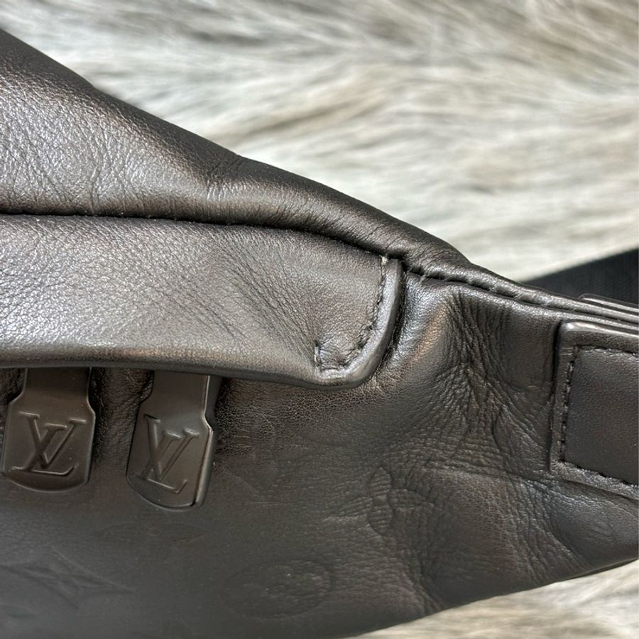 LV M46036 DISCOVERY 黑色牛皮 原花字紋老花 腰包 斜背包 肩背包 胸口包 霹靂包-9