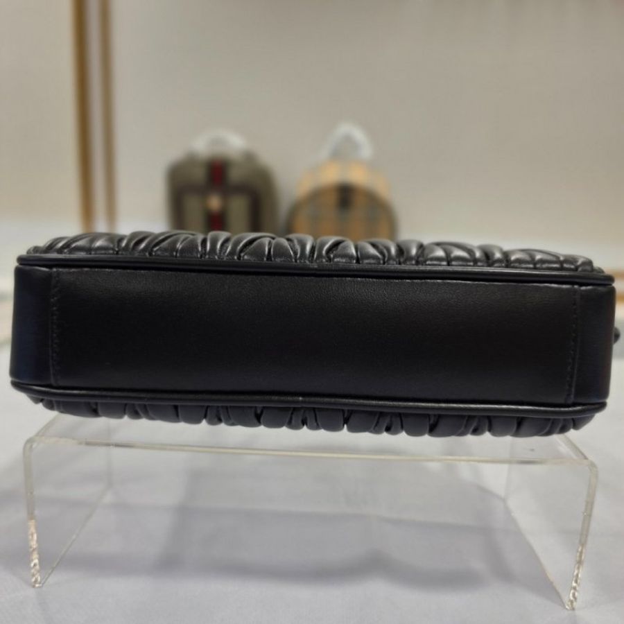 🎉新品好折扣✨Miu Miu 5NE024 Matelasse 皺褶納帕軟皮肩背包 黑色-5