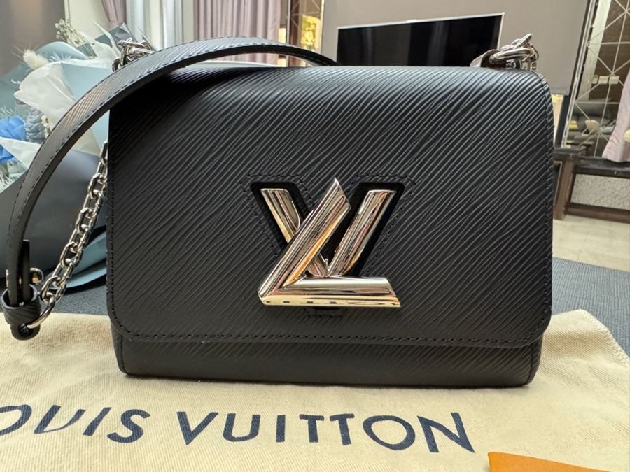 LV Twist PM小型鏈帶包(黑銀水波紋)-0