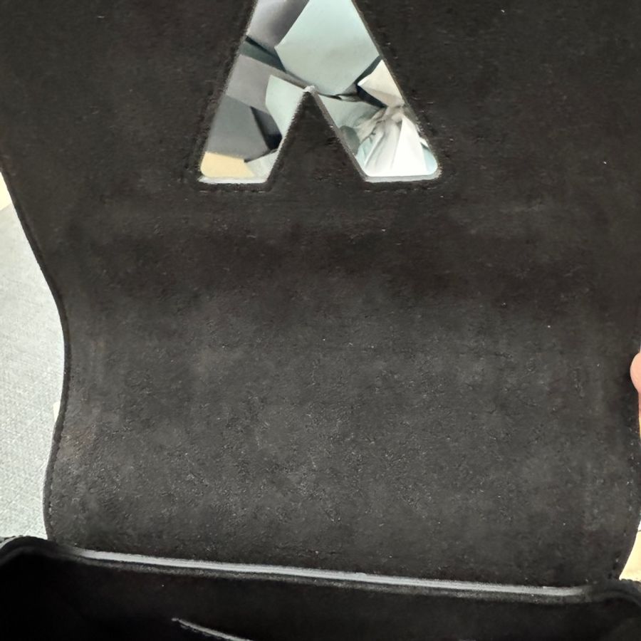LV Twist PM小型鏈帶包(黑銀水波紋)-15