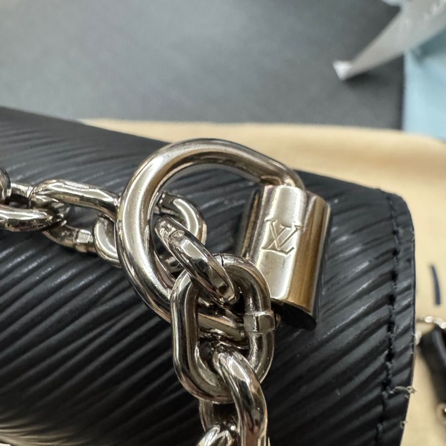 LV Twist PM小型鏈帶包(黑銀水波紋)-17