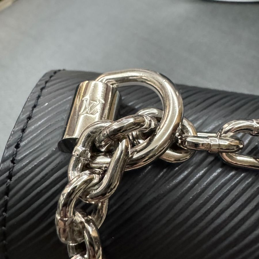 LV Twist PM小型鏈帶包(黑銀水波紋)-18