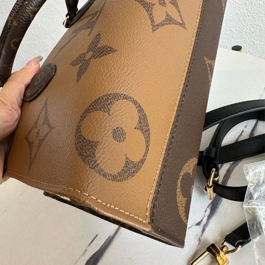 lv on the go最新款 斜背包-8