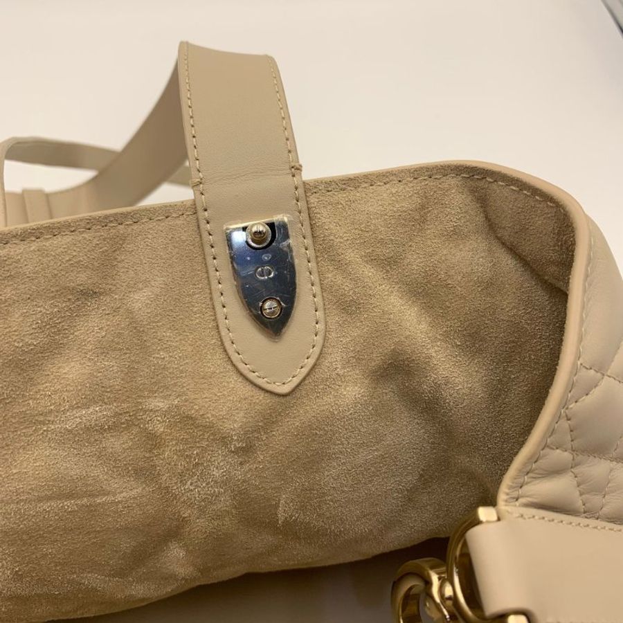 24年新款 Dior Toujours tote bag 中號 胭脂米色金扣 子母袋款 大D標掛飾 經典菱格紋大容量女士手袋-7