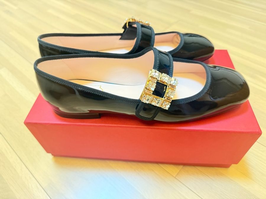 Roger Vivier 帶鑽Tres Viv 瑪莉珍鞋 低跟-11
