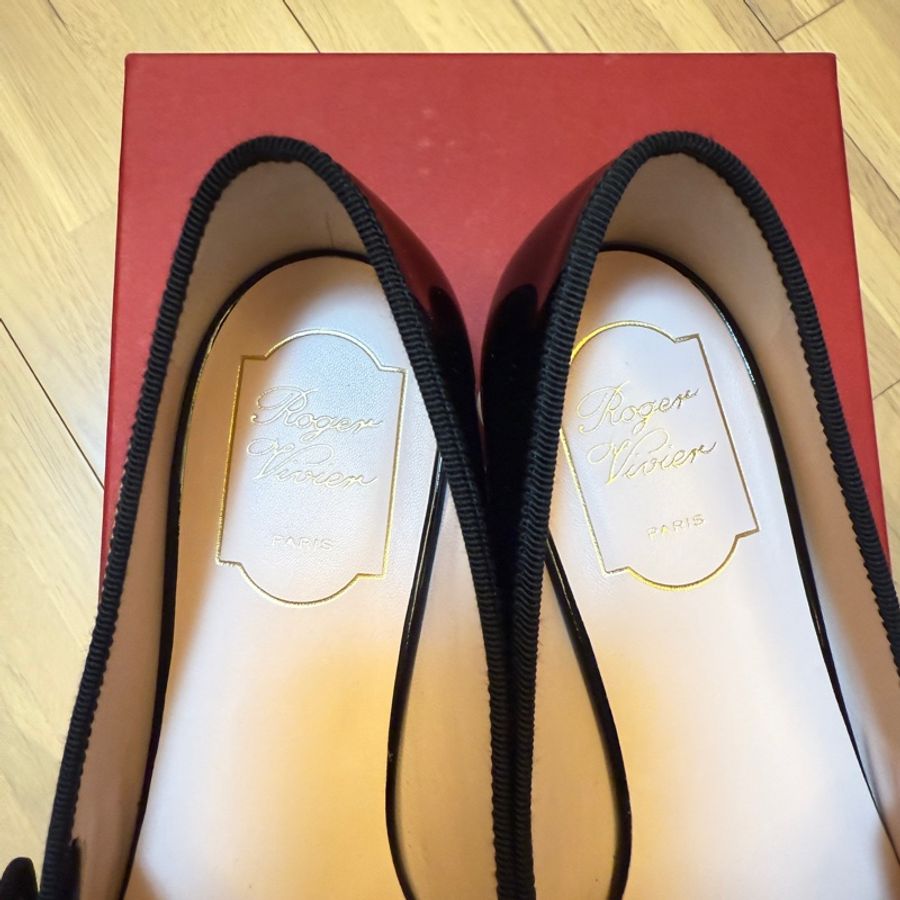 Roger Vivier 帶鑽Tres Viv 瑪莉珍鞋 低跟-12