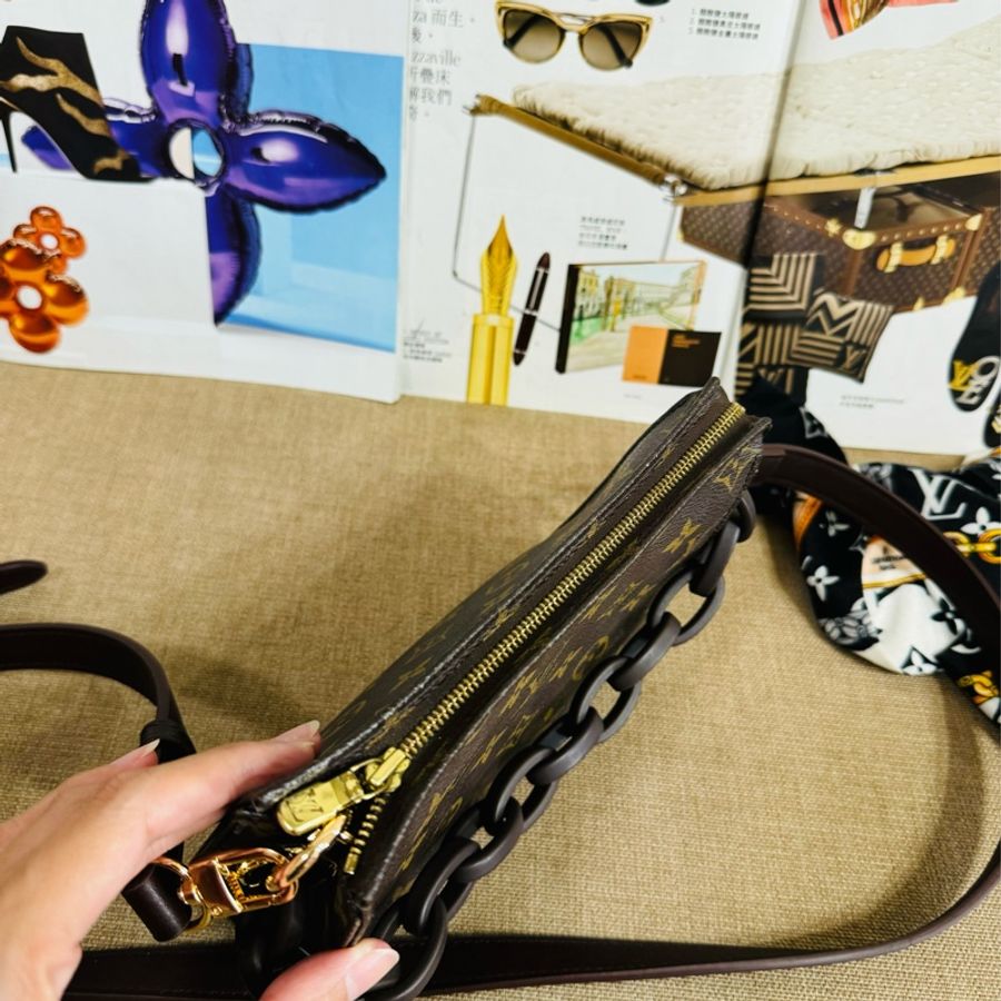 售 二手 真品 Louis Vuitton 經典花紋斜背 絕版19 化妝包 洗漱包 盥洗包-2