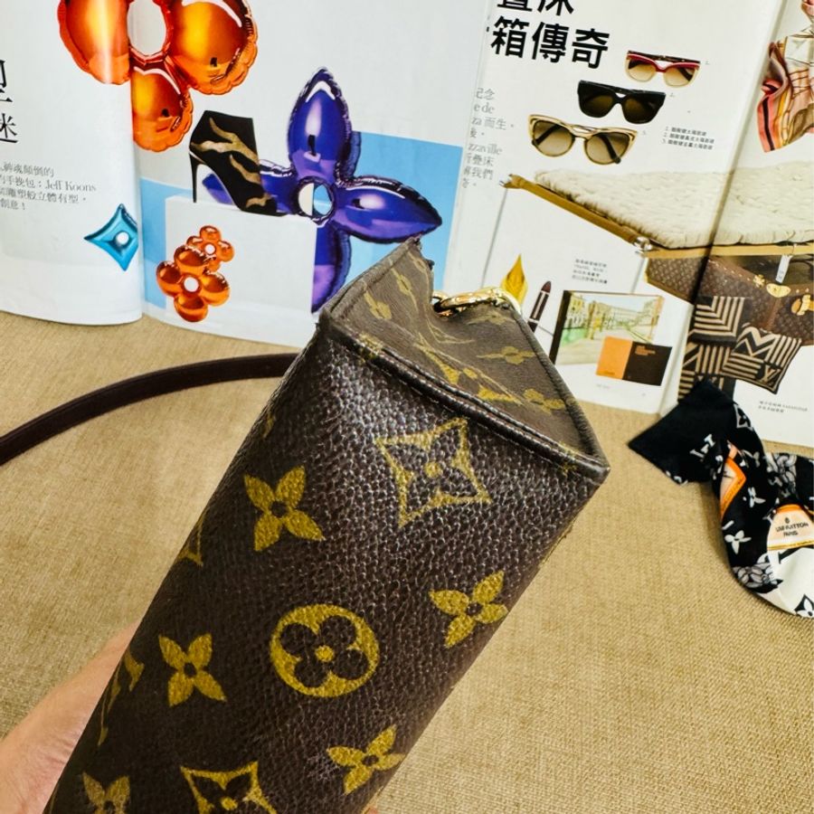 售 二手 真品 Louis Vuitton 經典花紋斜背 絕版19 化妝包 洗漱包 盥洗包-8