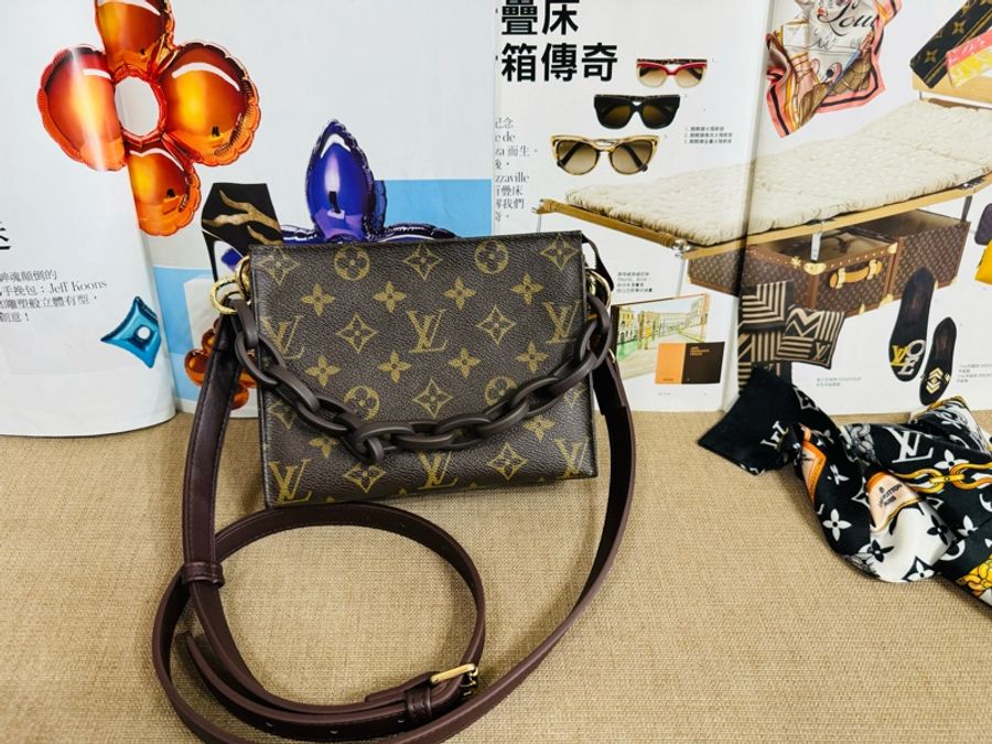 售 二手 真品 Louis Vuitton 經典花紋斜背 絕版19 化妝包 洗漱包 盥洗包-18