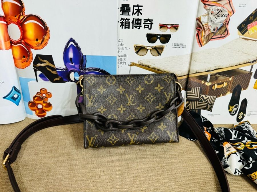 售 二手 真品 Louis Vuitton 經典花紋斜背 絕版19 化妝包 洗漱包 盥洗包-28