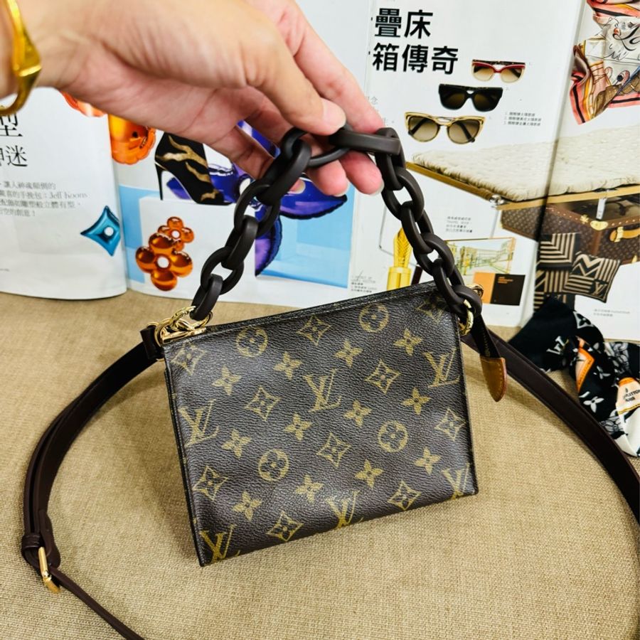 售 二手 真品 Louis Vuitton 經典花紋斜背 絕版19 化妝包 洗漱包 盥洗包-29