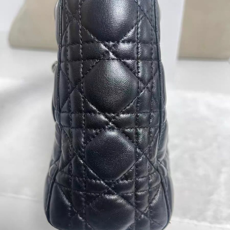 迪奧 黑銀四格戴妃包 小羊皮菱格紋 尺寸20*17cm 徽章寬肩帶 手提斜挎 經典百搭款 16年-1