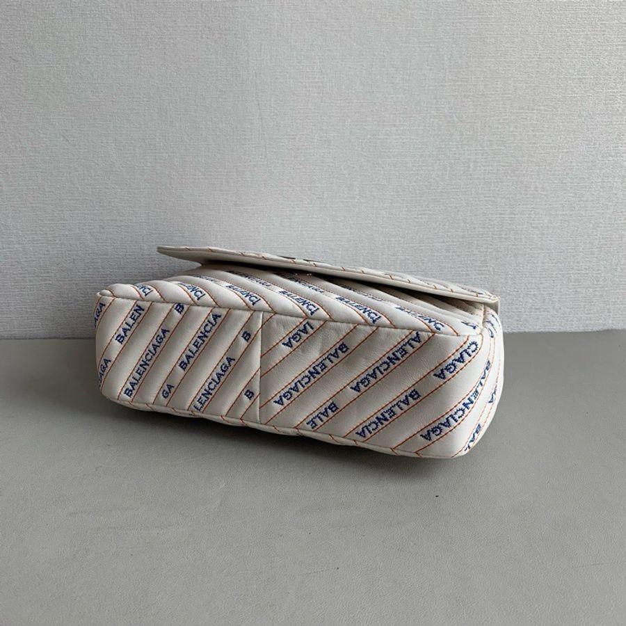 Balenciaga 巴黎世家 BB 限量款徽章鏈條包🤍-6
