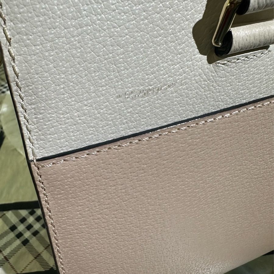 出清 Kate spade 拚色粉白斜背手提包-37