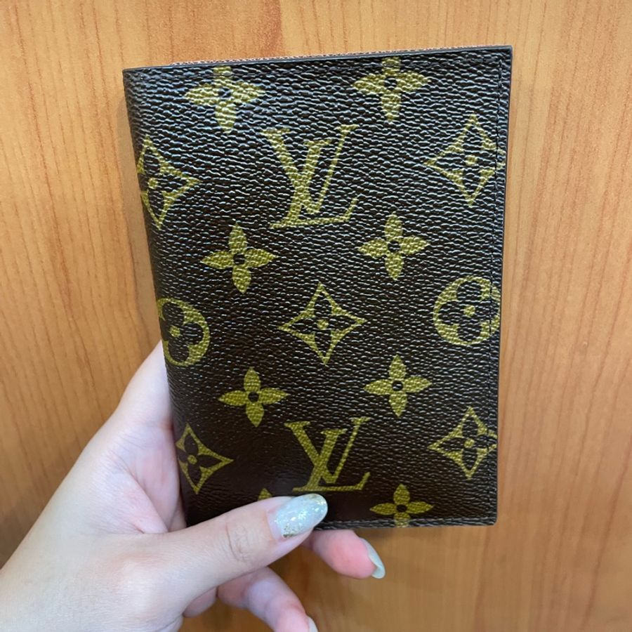 LV 原花對開護照套M64502-0