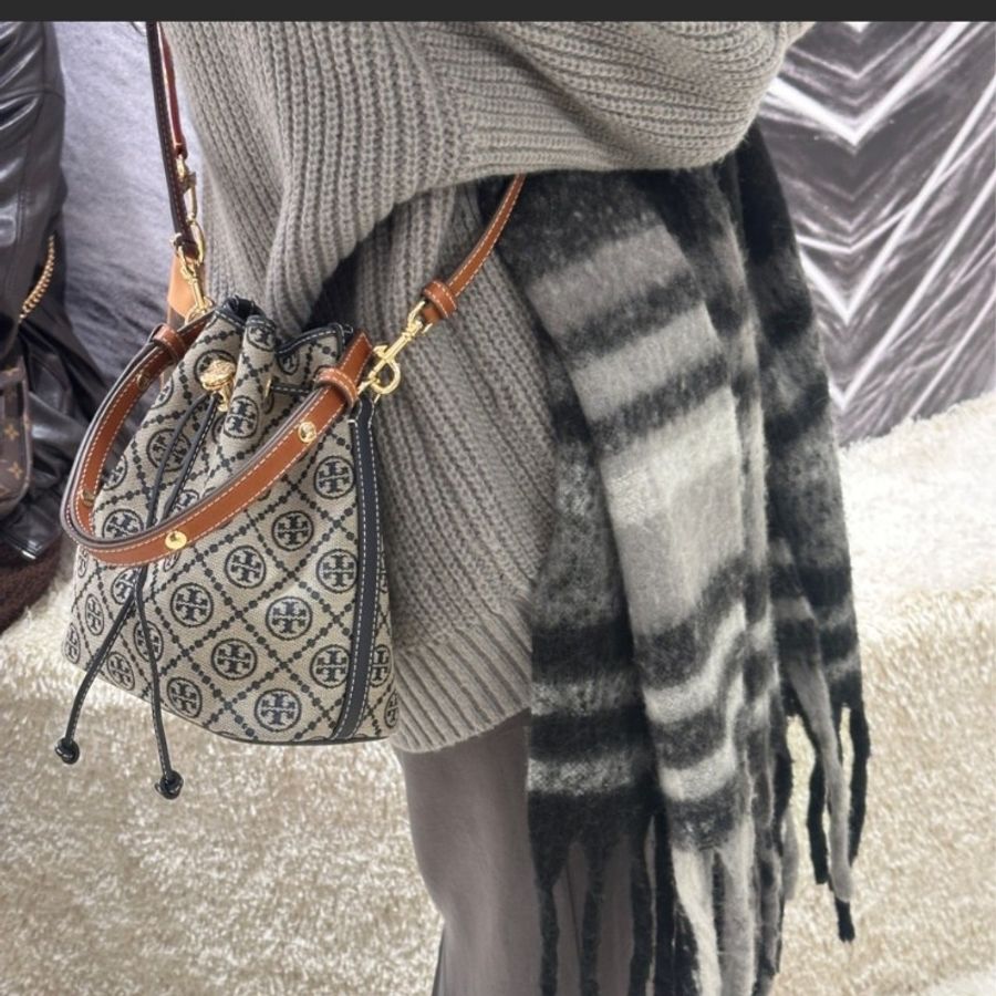 (已售出)TORY BURCH T-Monogram bucket bag 小號水桶包-2