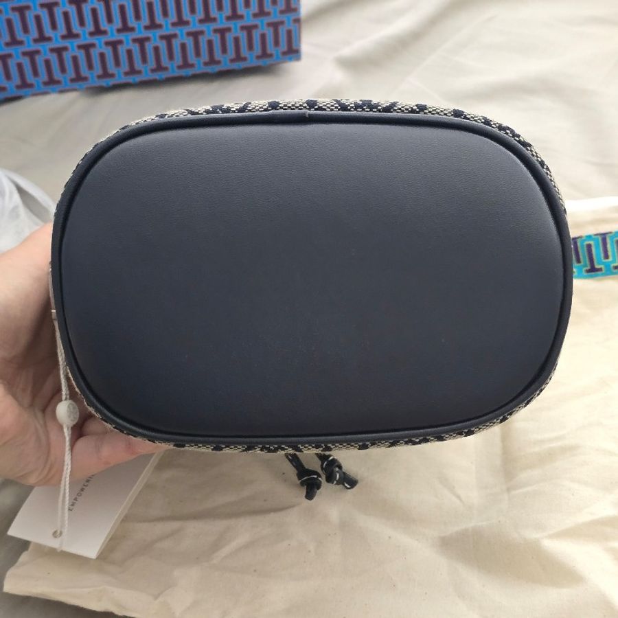 (已售出)TORY BURCH T-Monogram bucket bag 小號水桶包-6
