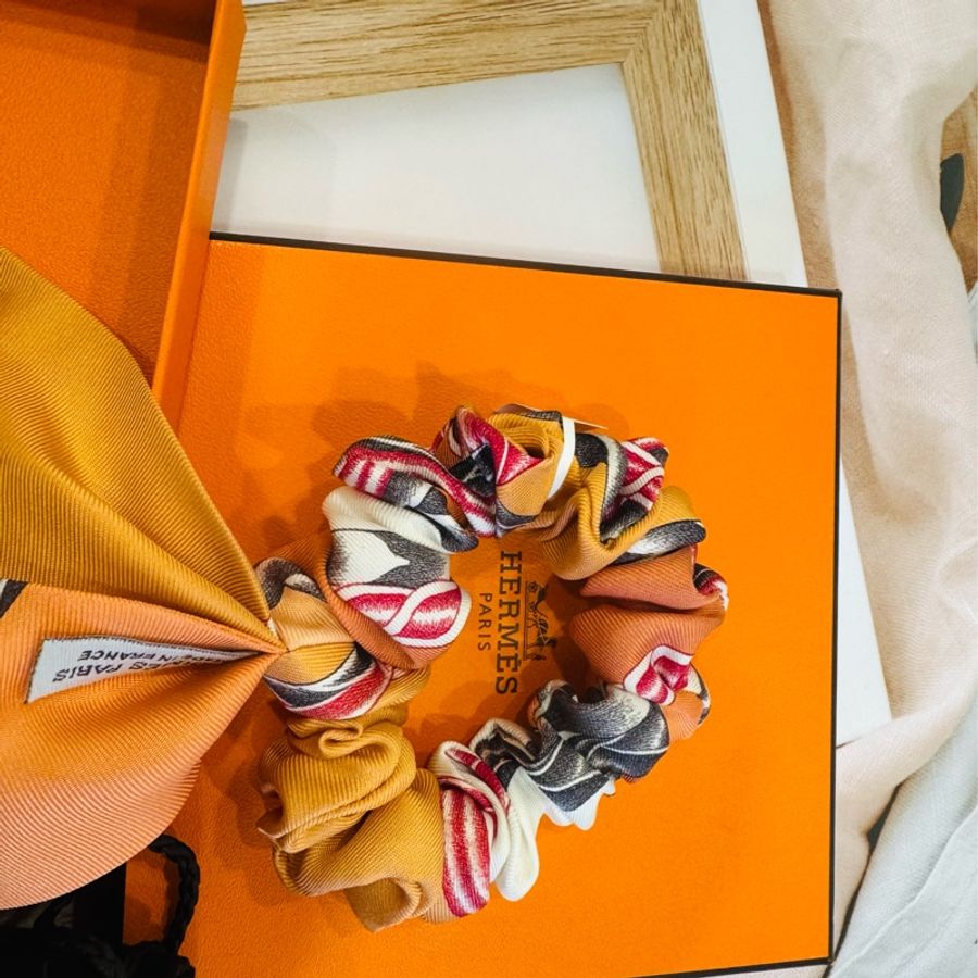 全新正品 HERMES 100%真絲髮圈 Hermès Bella Scrunchie-9