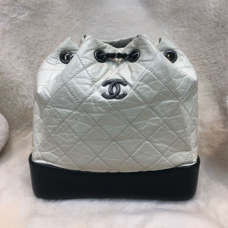 Chanel 黑白細size 流浪背包 XB727-0