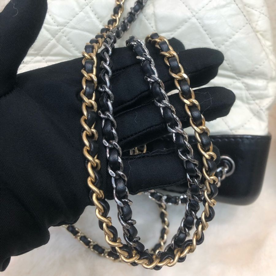 Chanel 黑白細size 流浪背包 XB727-15