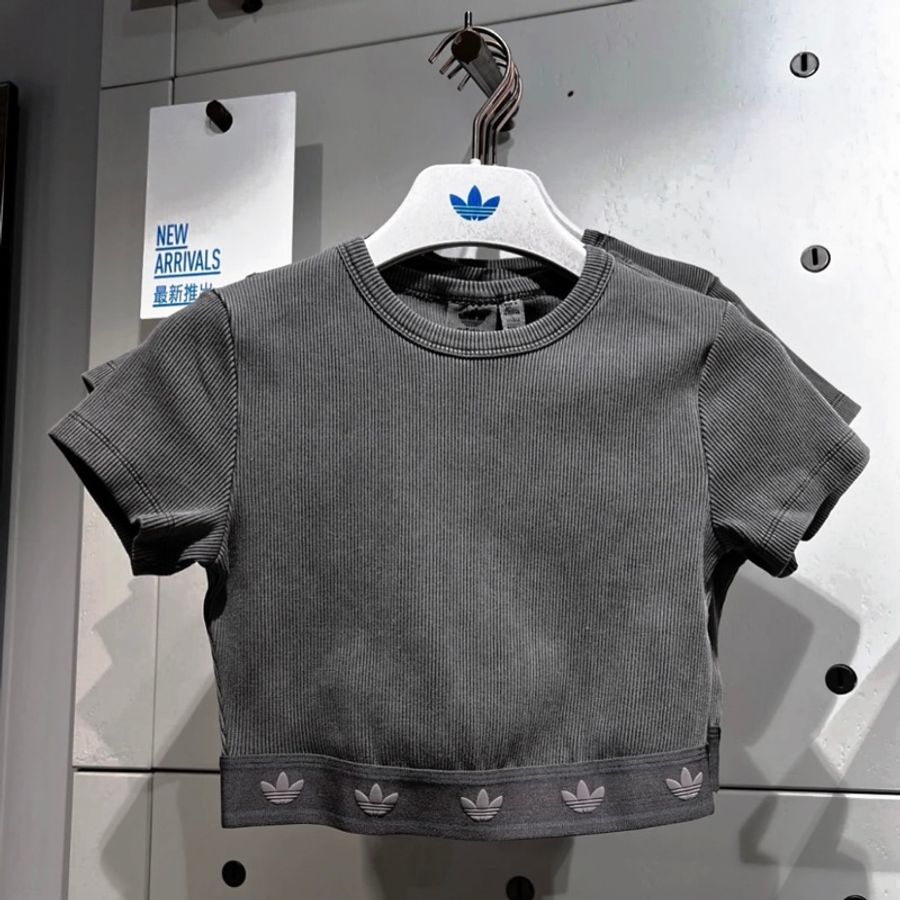 adidas 圓領羅紋鬆緊帶短板短袖上衣-4