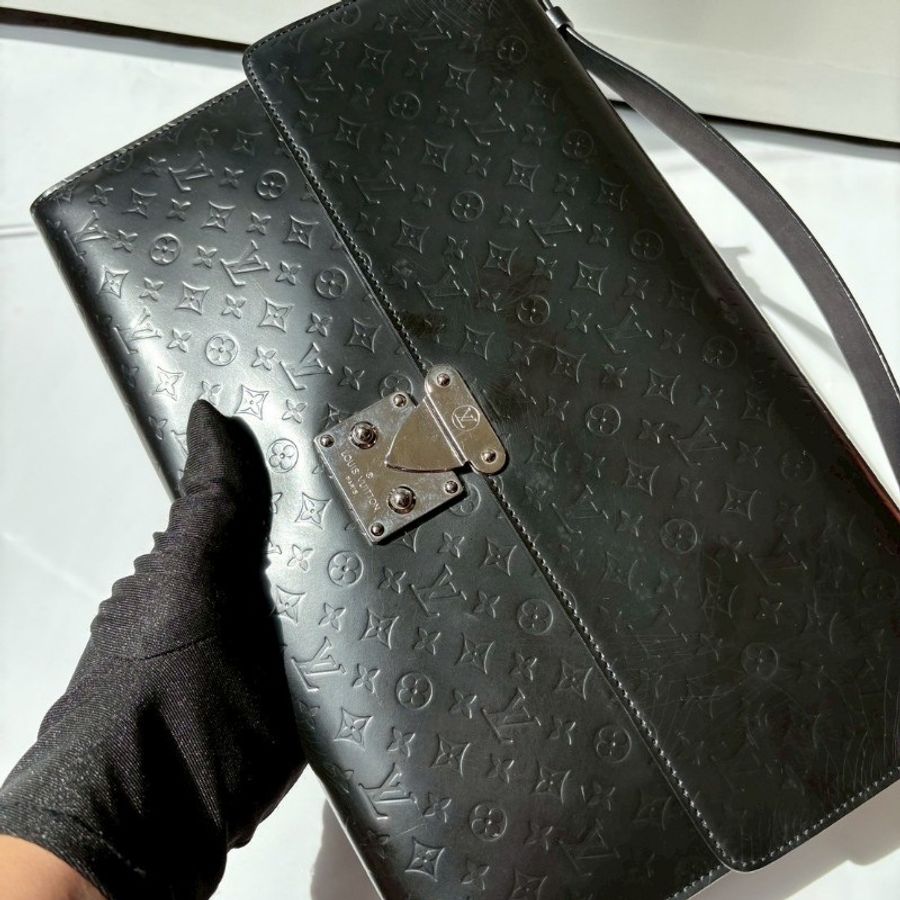 LV 銀釦黑色vernis 下蓋手拿包-5