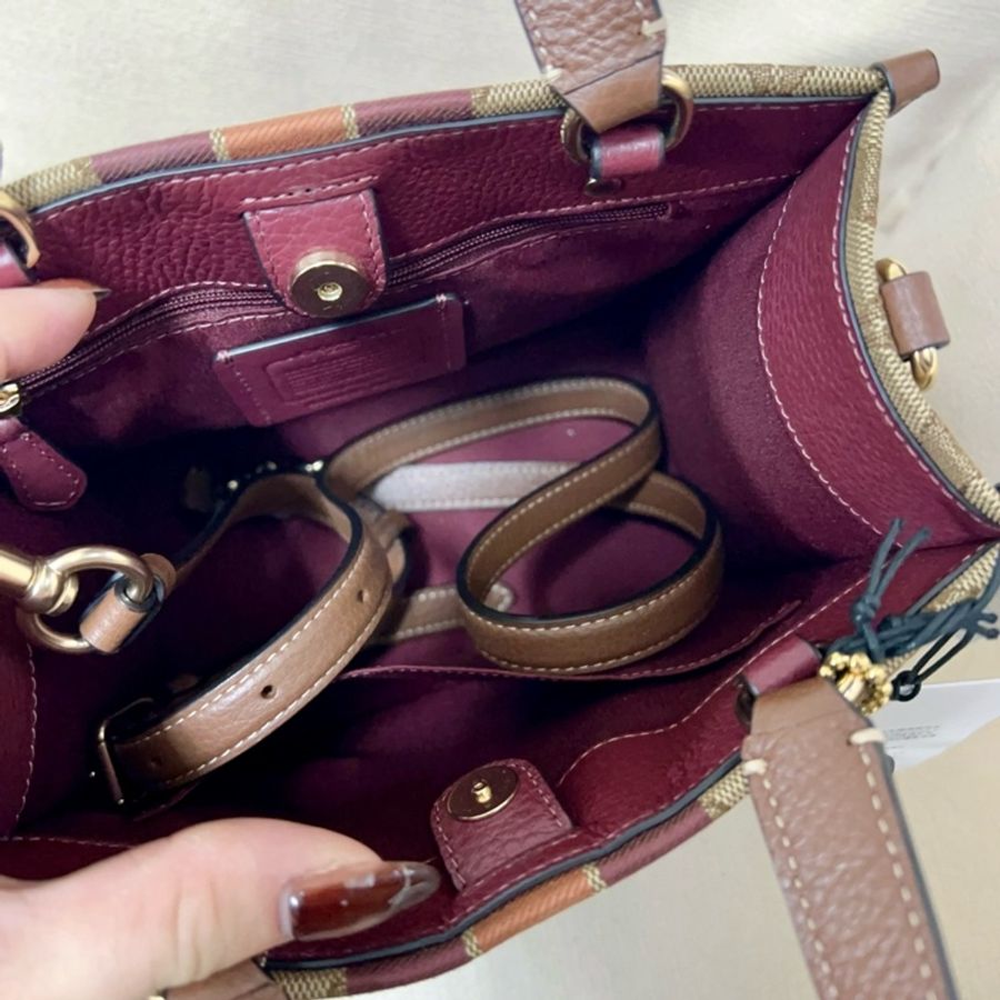 全新 COACH Dempsey Tote 22 焦糖/卡其 緹花拼皮革二用托特包 C8417-3