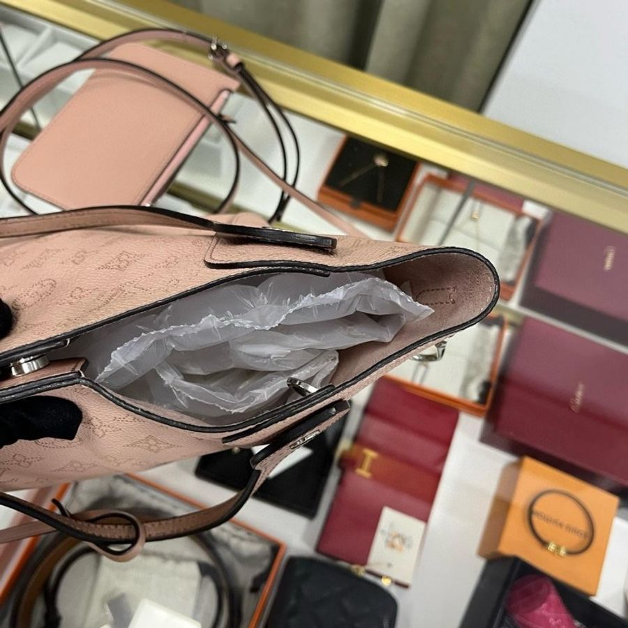 LV Hina bag-12