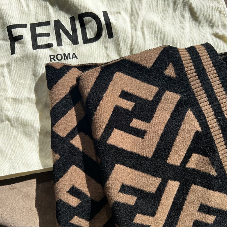Fendi 老花羊毛圍巾/披肩-0