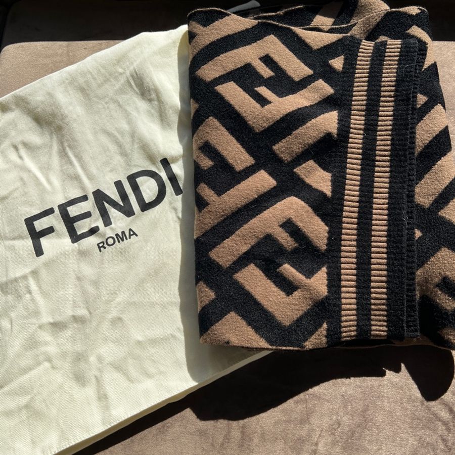 Fendi 老花羊毛圍巾/披肩-2