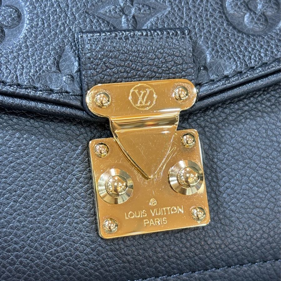 LV M48931 GERMAIN PM 黑色 牛皮 原花 壓紋 金鍊 肩背包 側背包 掀蓋包 下蓋包-5