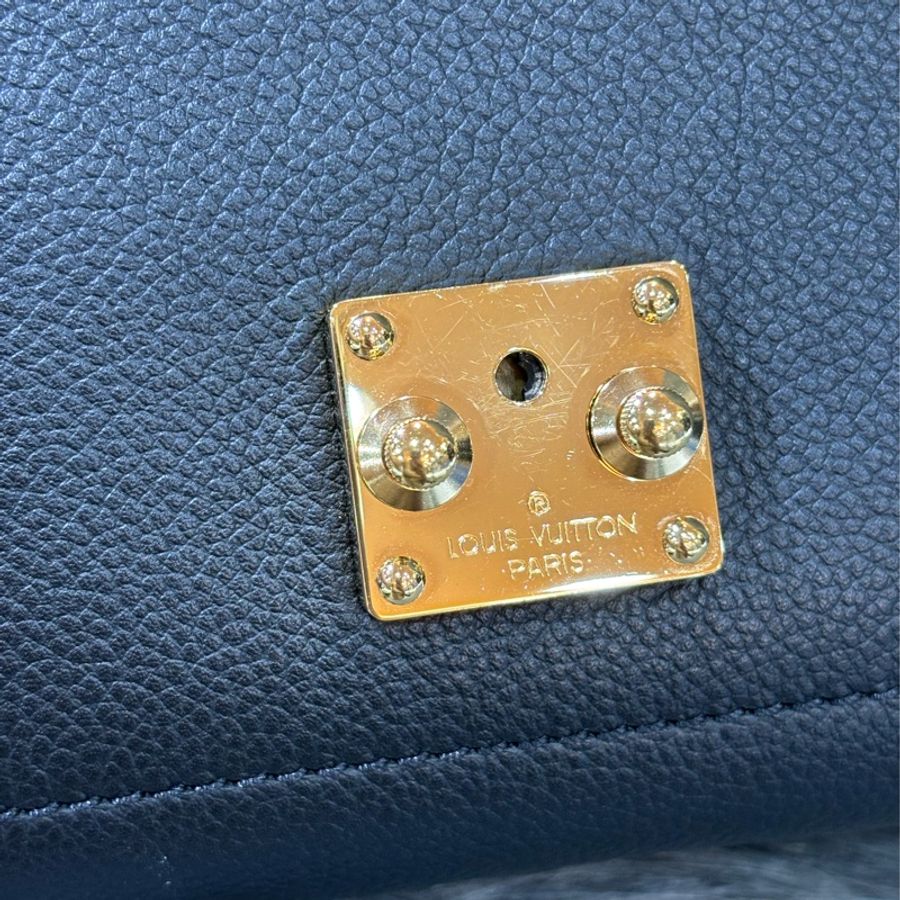 LV M48931 GERMAIN PM 黑色 牛皮 原花 壓紋 金鍊 肩背包 側背包 掀蓋包 下蓋包-7