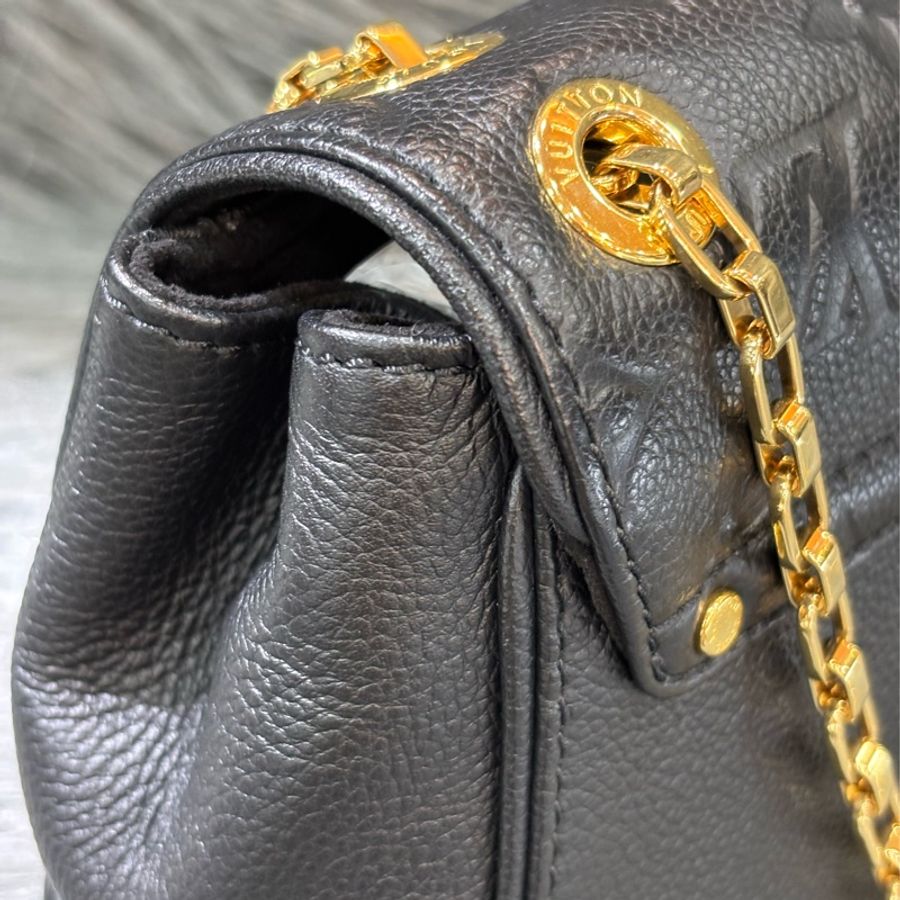 LV M48931 GERMAIN PM 黑色 牛皮 原花 壓紋 金鍊 肩背包 側背包 掀蓋包 下蓋包-13