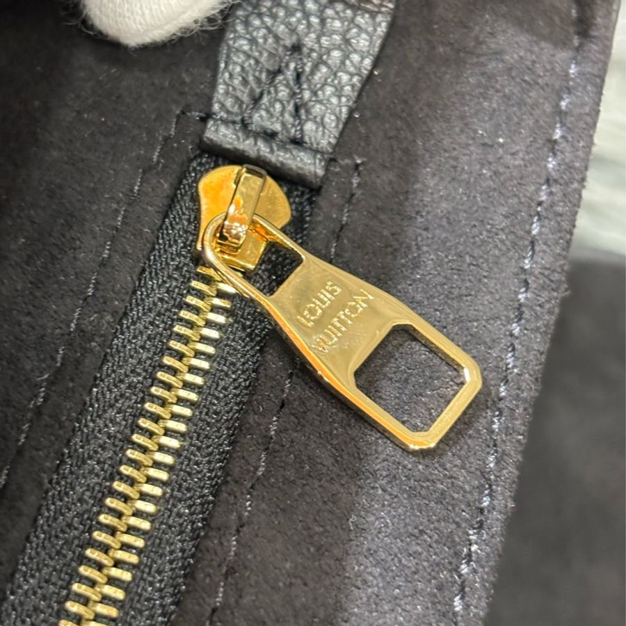 LV M48931 GERMAIN PM 黑色 牛皮 原花 壓紋 金鍊 肩背包 側背包 掀蓋包 下蓋包-30