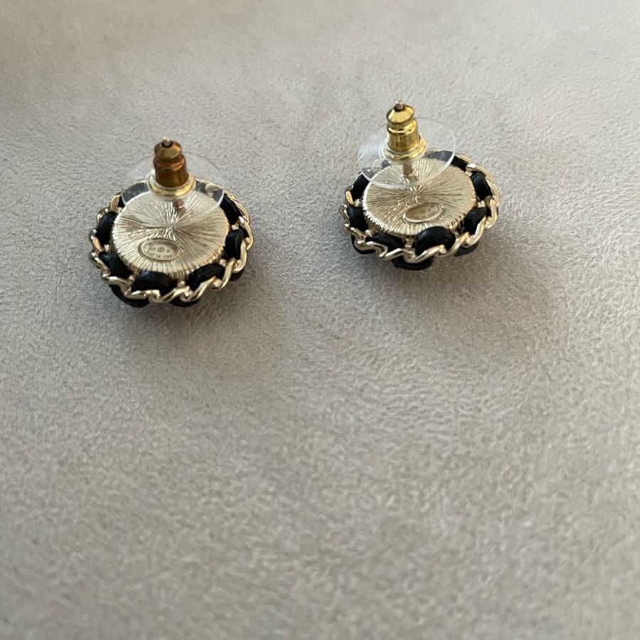 Chanel 皮穿練圓形耳環-5