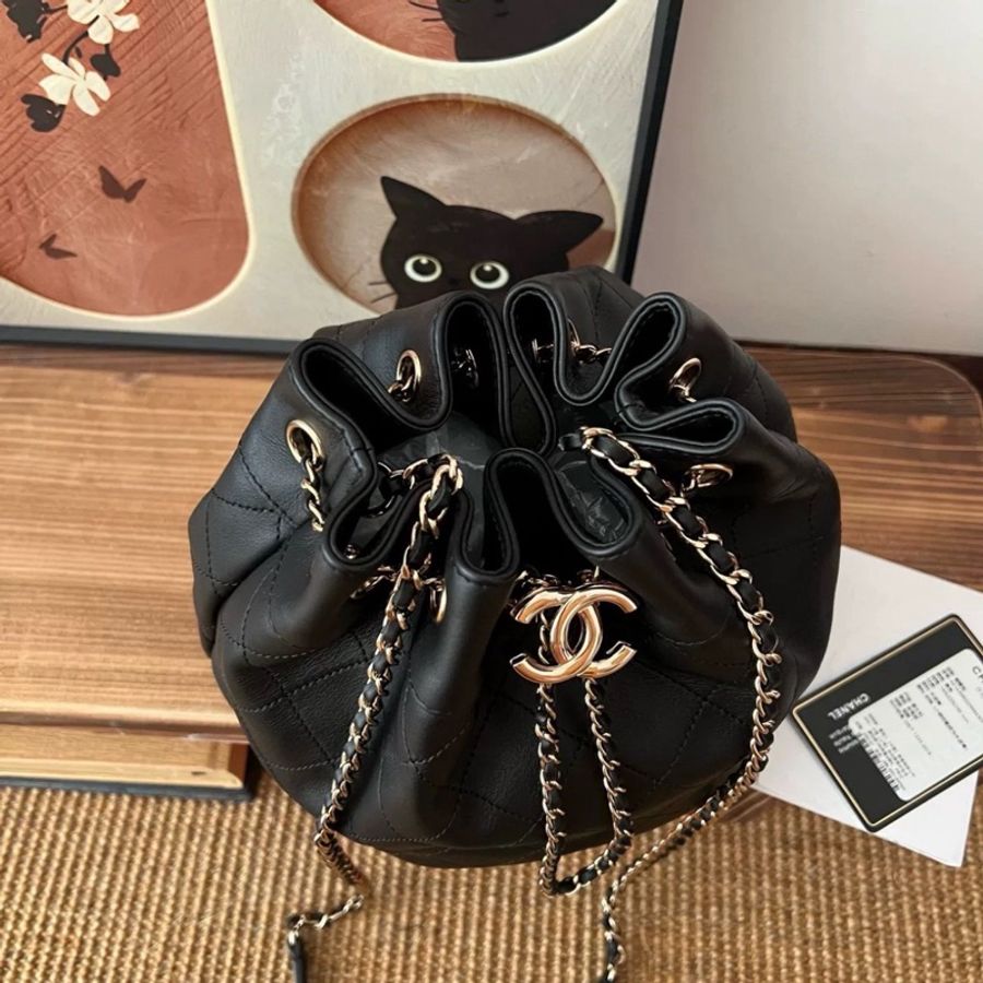 卡標齊全😍Chanel黑金外縫線抽繩小水桶肩背包🪣-4