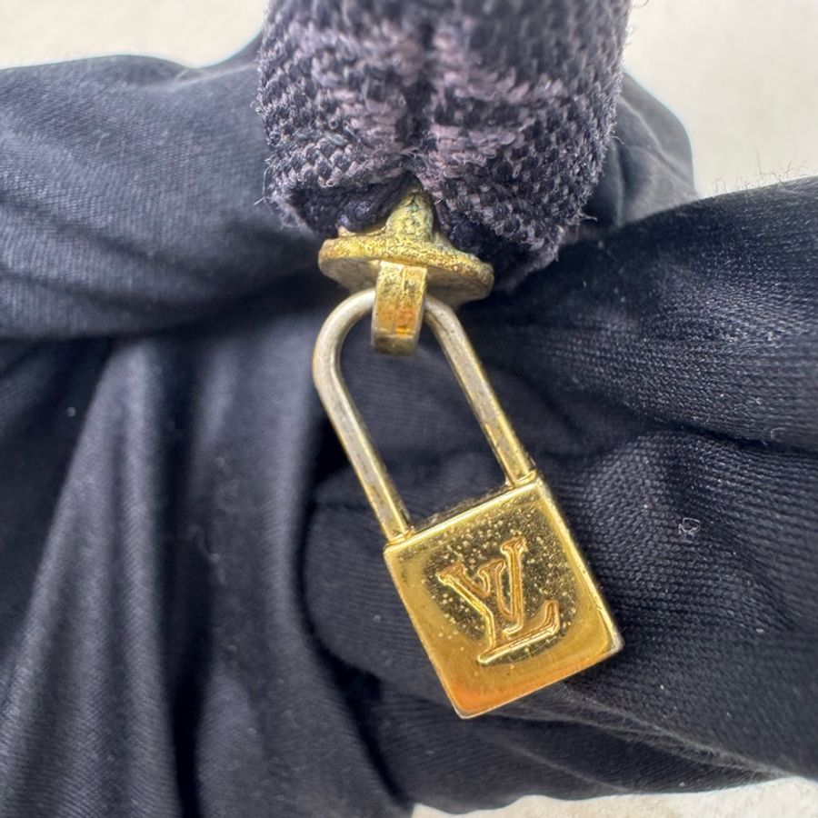 Louis Vuitton 黑色提花布零錢包-11