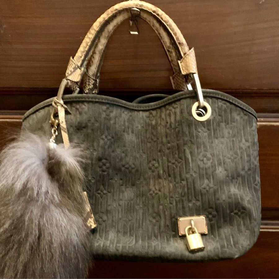 LOUIS VUITTON 2008秋冬走秀限量款稀有蟒蛇皮絨面皮革手提包M95811-5