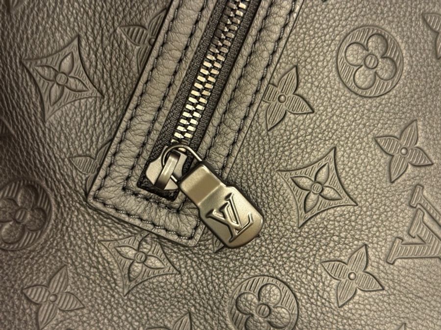 LV Excursion Tote 黑色皮革經典花紋托特包-13
